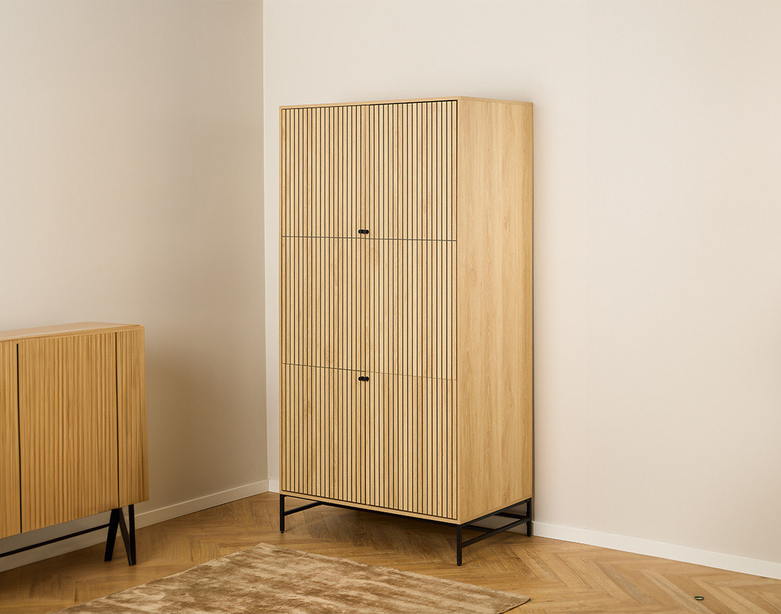 Armoire dressing avec 7 étagères et penderie bois et pieds métal Marc
