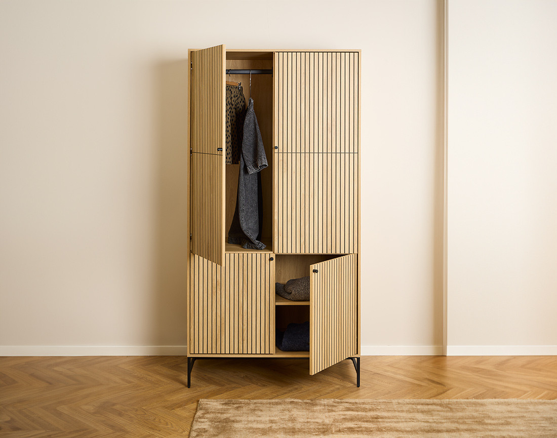 Armoire dressing avec 7 étagères et penderie bois et pieds métal Marc