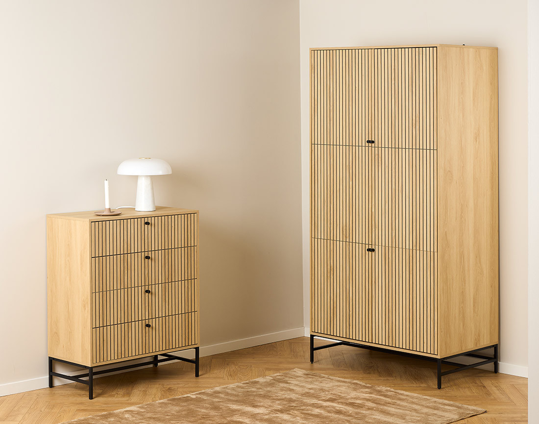 Armoire dressing avec 7 étagères et penderie bois et pieds métal Marc