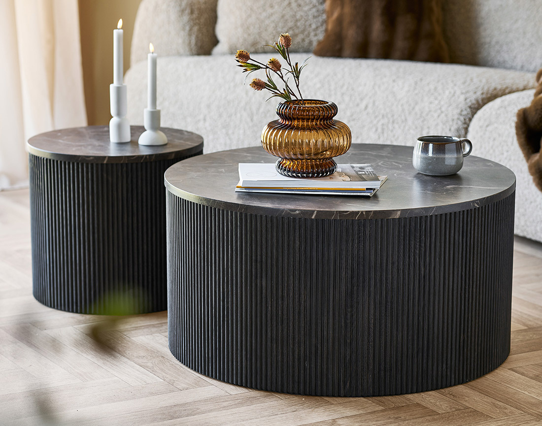 Table basse plateau effet marbre et pieds en tasseaux de bois en FSC® 100% 80 cm Finn