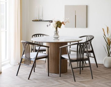 Table à manger plateau effet marbre et pieds effets bois 4 personnes Lysa