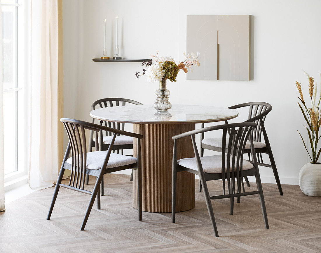 Table à manger plateau effet marbre et pieds effets bois 4 personnes Lysa