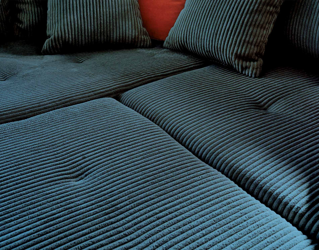 Canapé d'angle droit - 4 places - avec pouf d'appoint - en velours côtelé - Rune