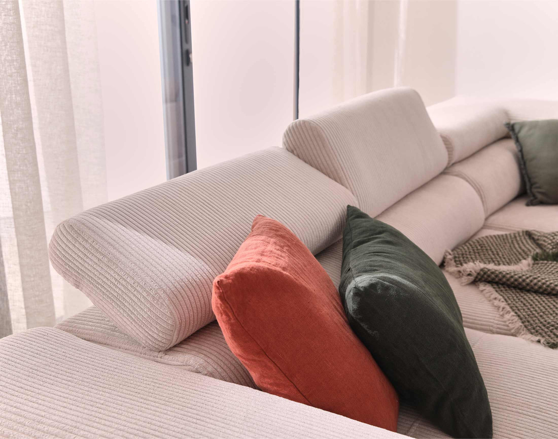 Canapé d'angle droit convertible avec coffre et têtières 5 places en velours côtelé Zaria