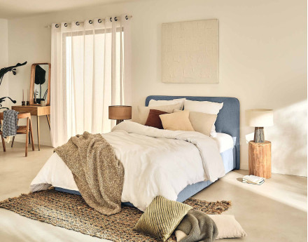 Lit coffre 140x190 cm avec sommier inclus en tissu Goyave