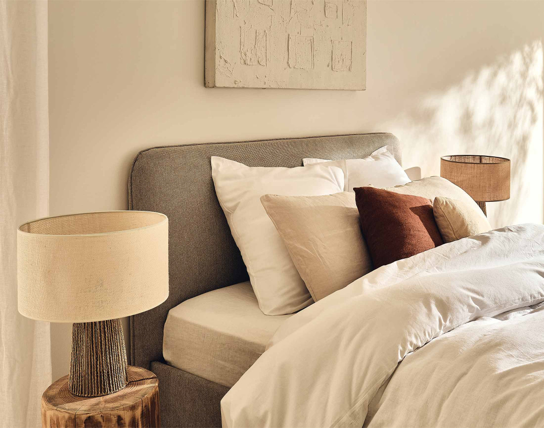 Lit coffre 160x200 cm avec sommier inclus en tissu Goyave