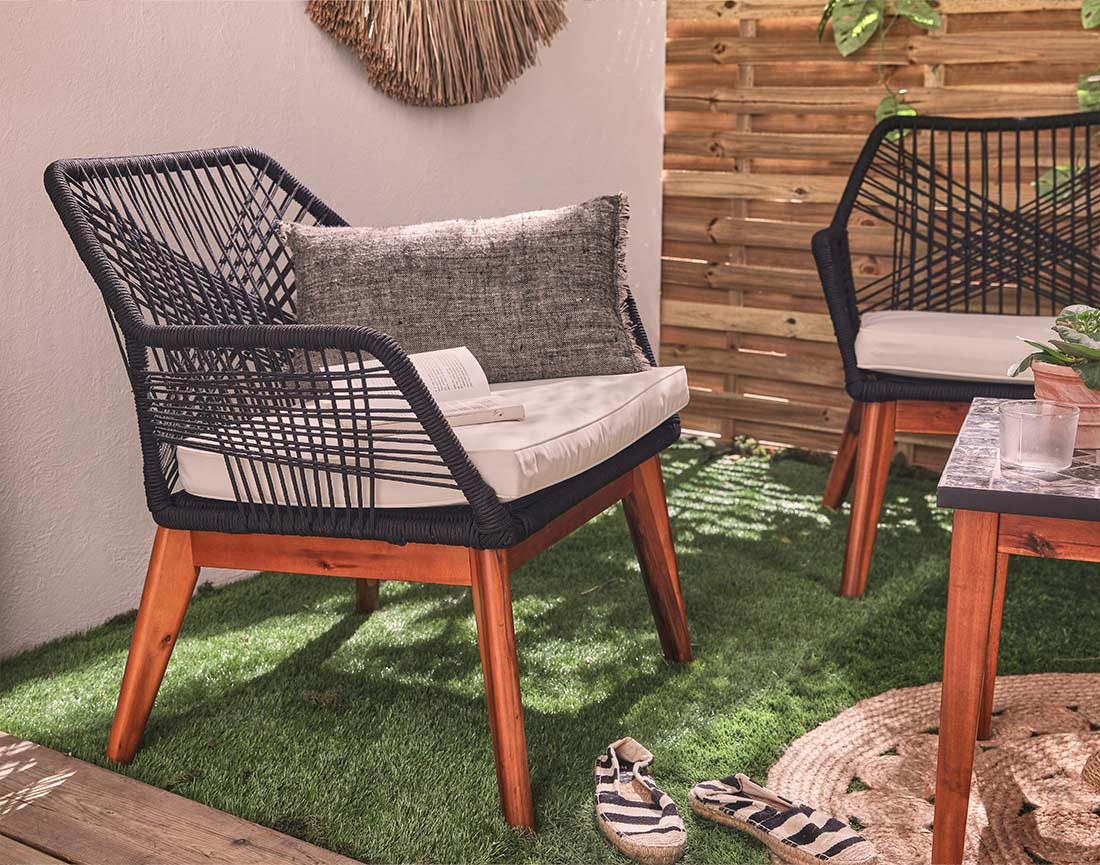 Izao - salon bas de jardin 2 places + table mosaïque - en corde noir et bois - coussins beiges