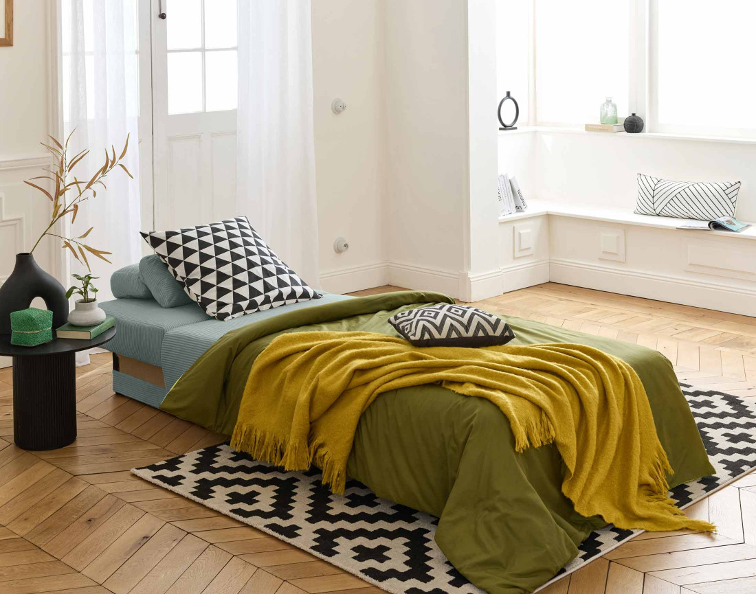 Fauteuil convertible avec coffre et grand pouf en velours côtelé Cristal