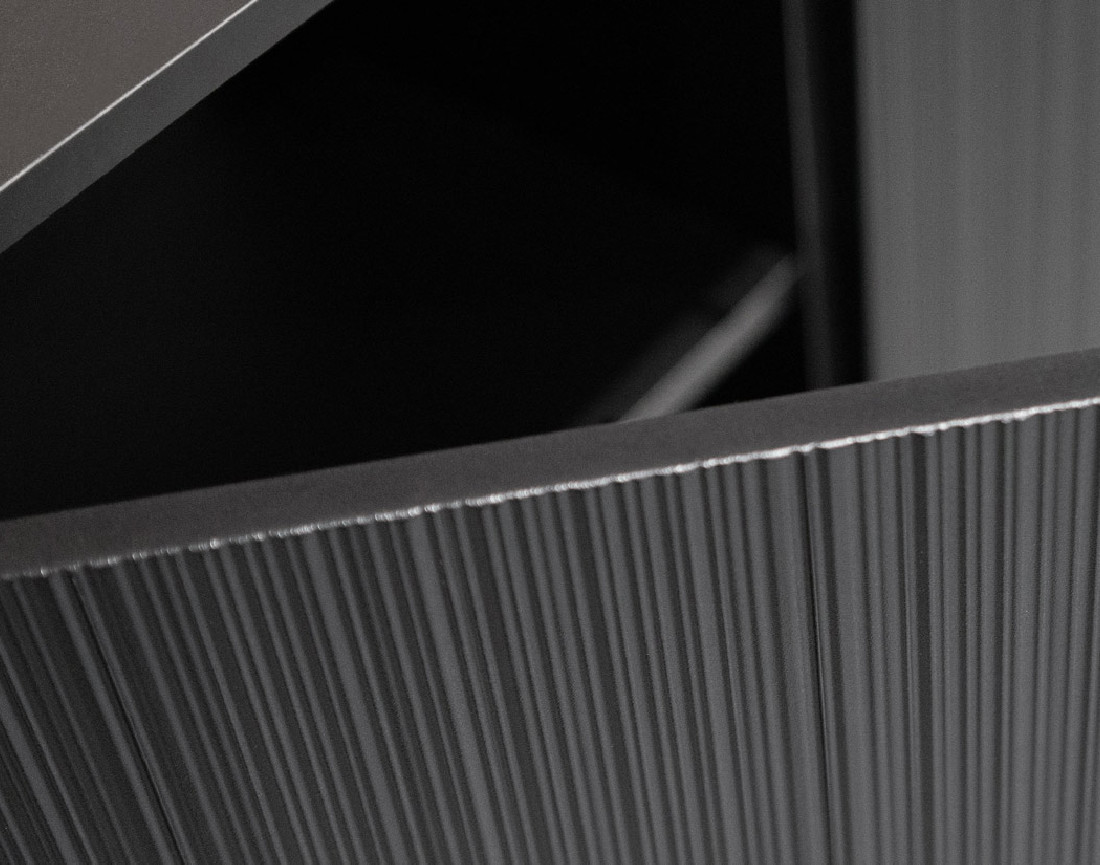 Buffet 2 portes noir et pieds dorés  2 portes 104cm Velloso