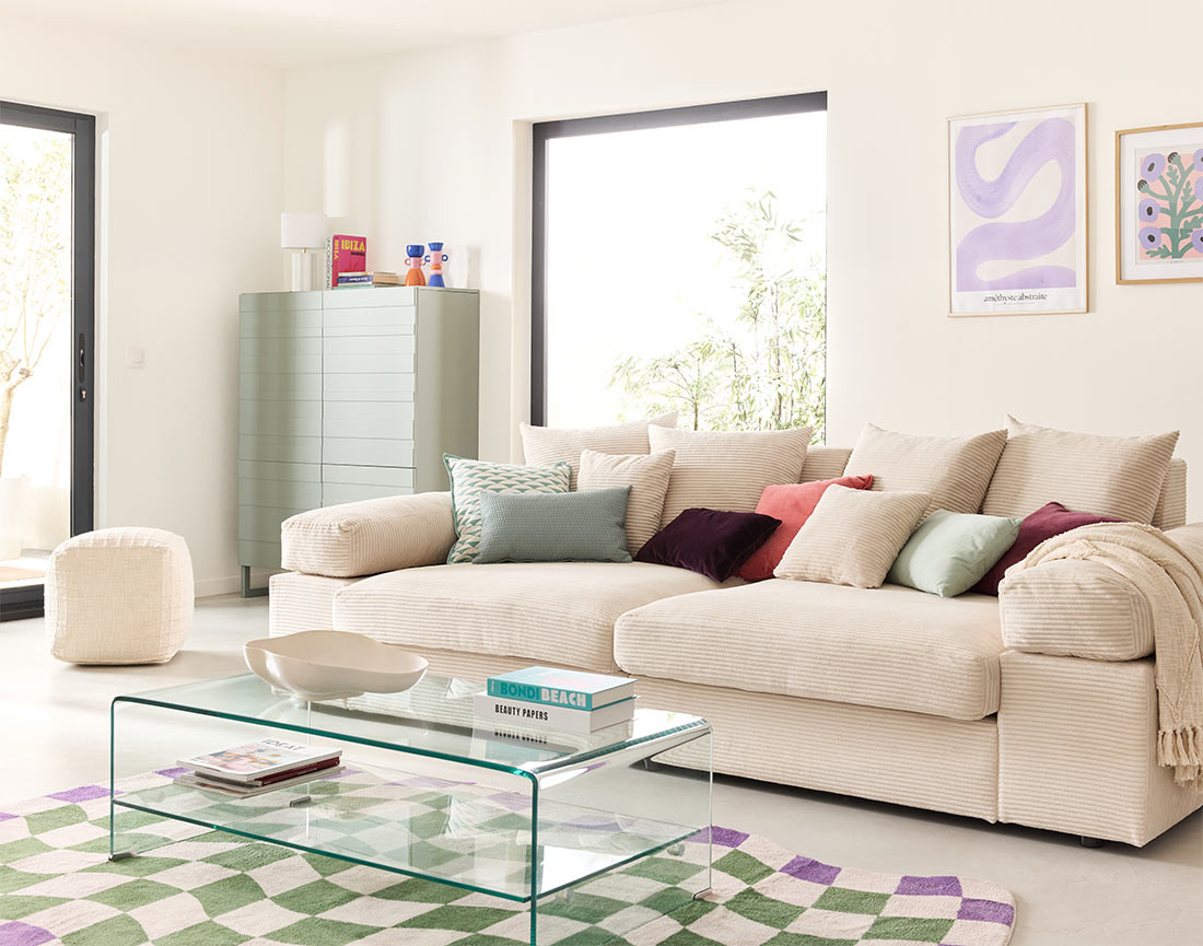 Canapé 4 places avec une assise profonde en velours côtelé