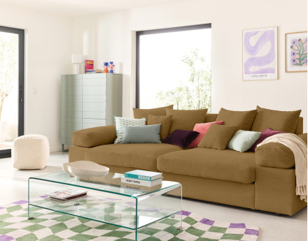 Canapé 4 places avec une assise profonde en velours côtelé