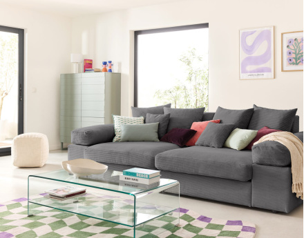 Canapé 4 places avec une assise profonde en velours côtelé