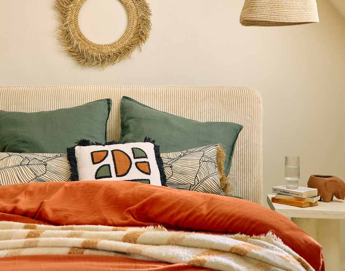 Lit coffre 140x190 cm en velours côtelé avec sommier inclus Goyave