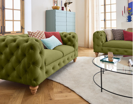 Canapé 2 places chesterfield en velours pieds bois Walter