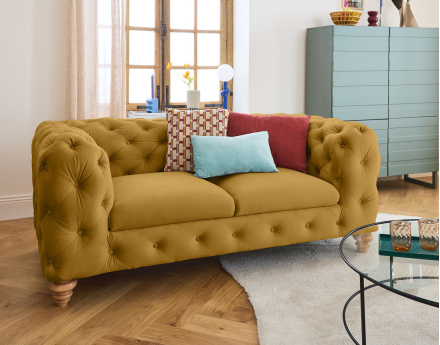 Canapé 2 places chesterfield en velours pieds bois Walter