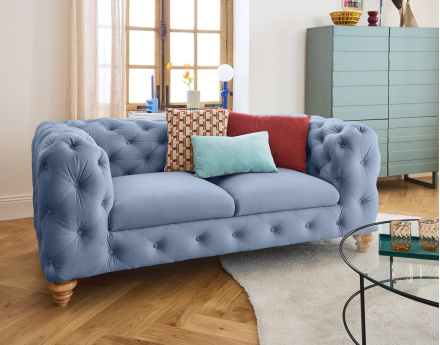 Canapé 2 places chesterfield en velours pieds bois Walter