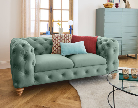 Canapé 2 places chesterfield en velours pieds bois Walter