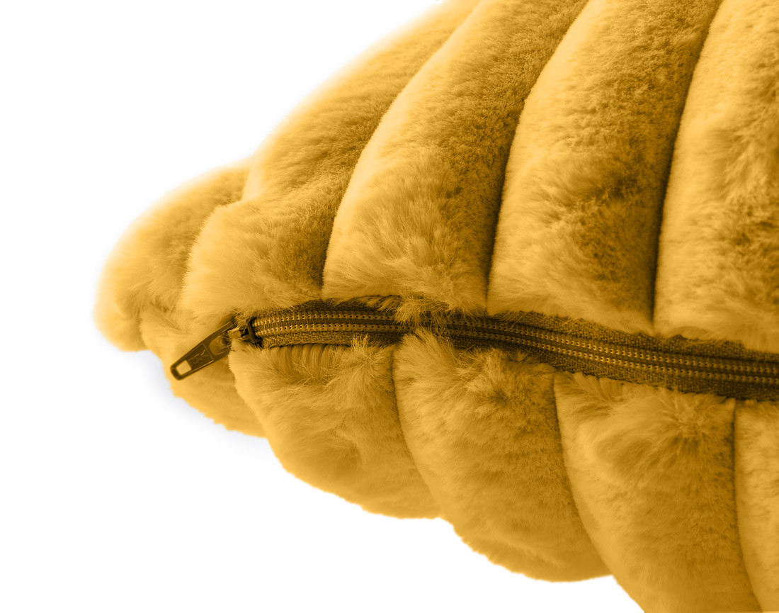 Coussin en fausse fourrure côtelé 40x40 cm Sierra