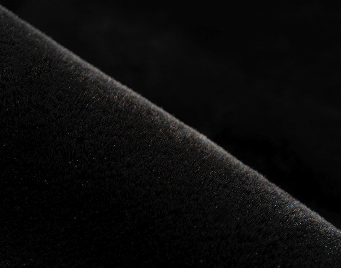 Tapis organique fausse fourrure noir Joy