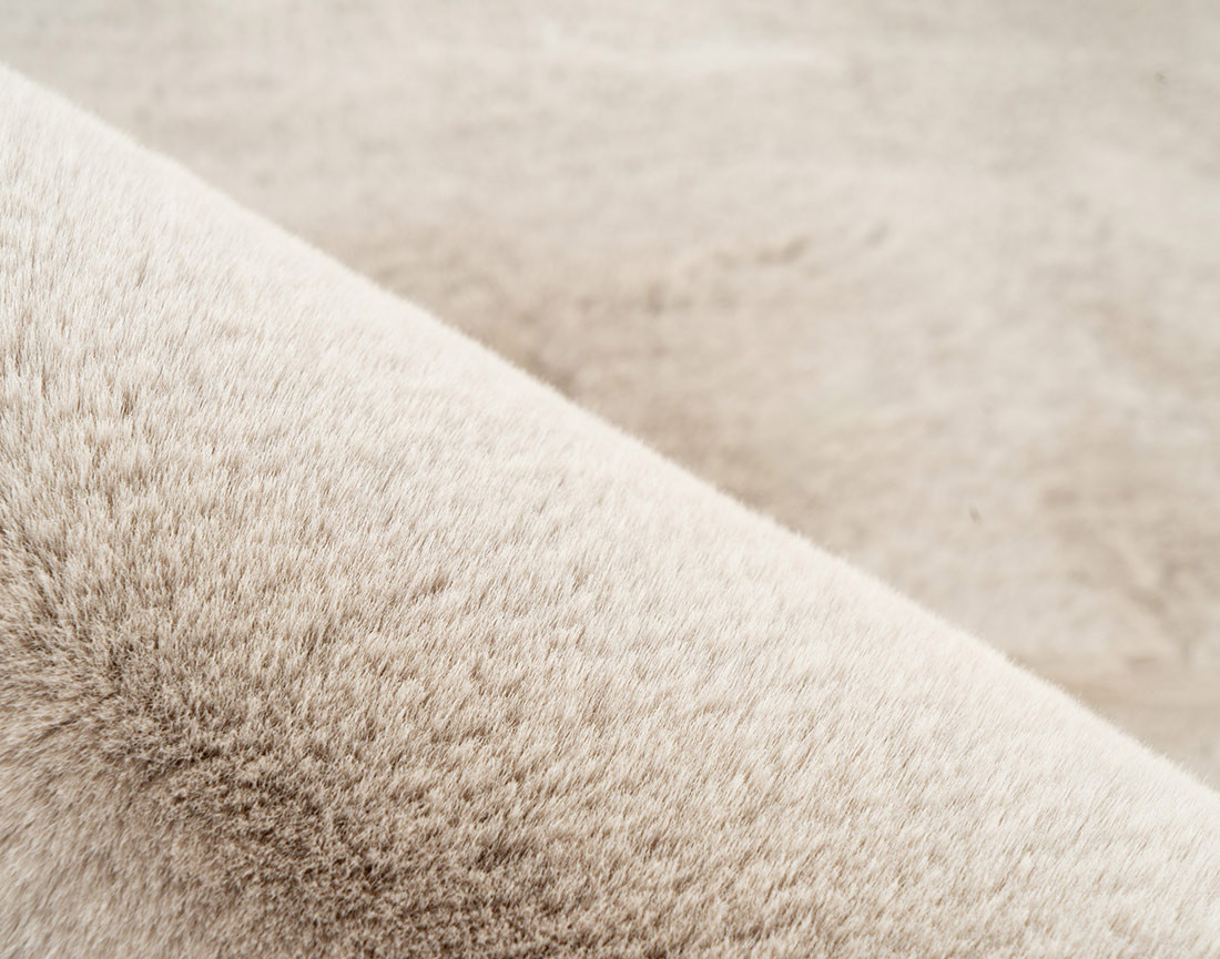 Tapis organique fausse fourrure beige Joy