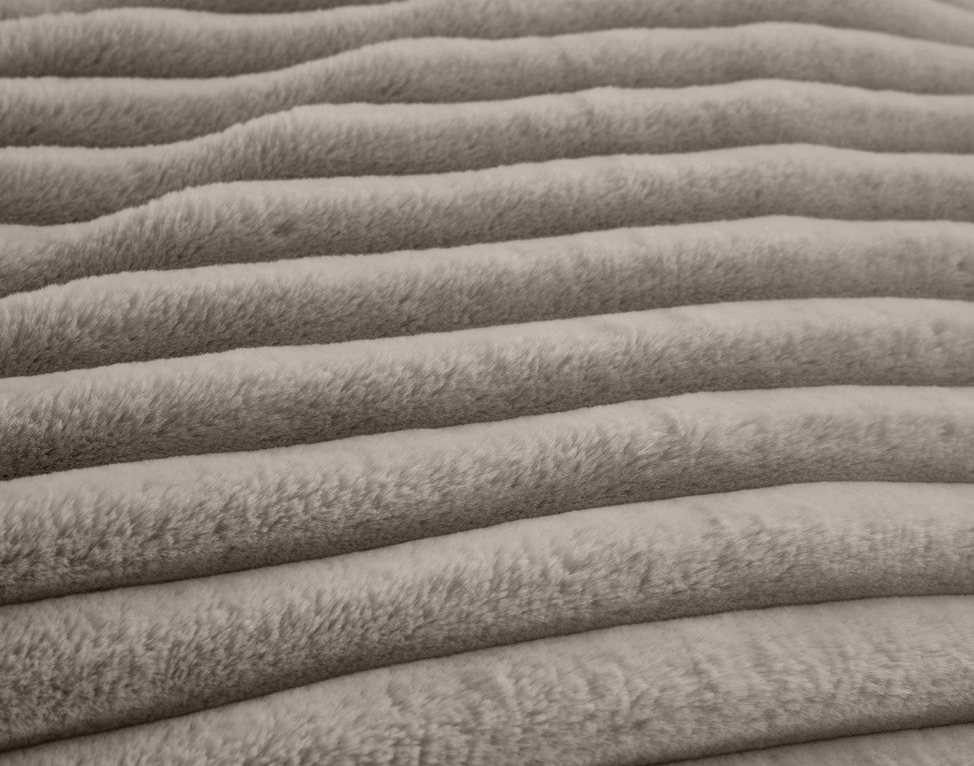 Canapé droit 3 places avec double méridienne en fausse fourrure côtelée Richie