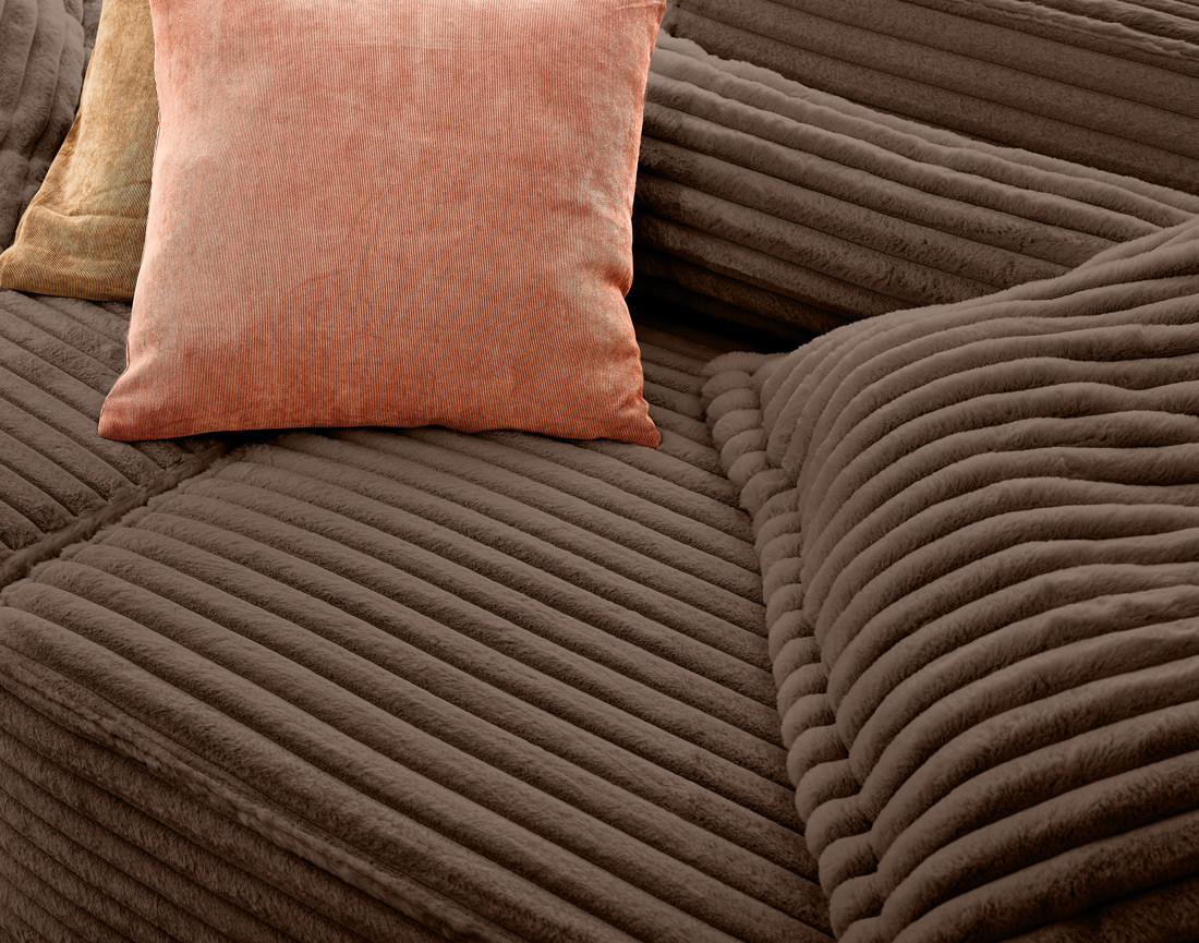 Canapé droit 3 places avec double méridienne en fausse fourrure côtelée Richie