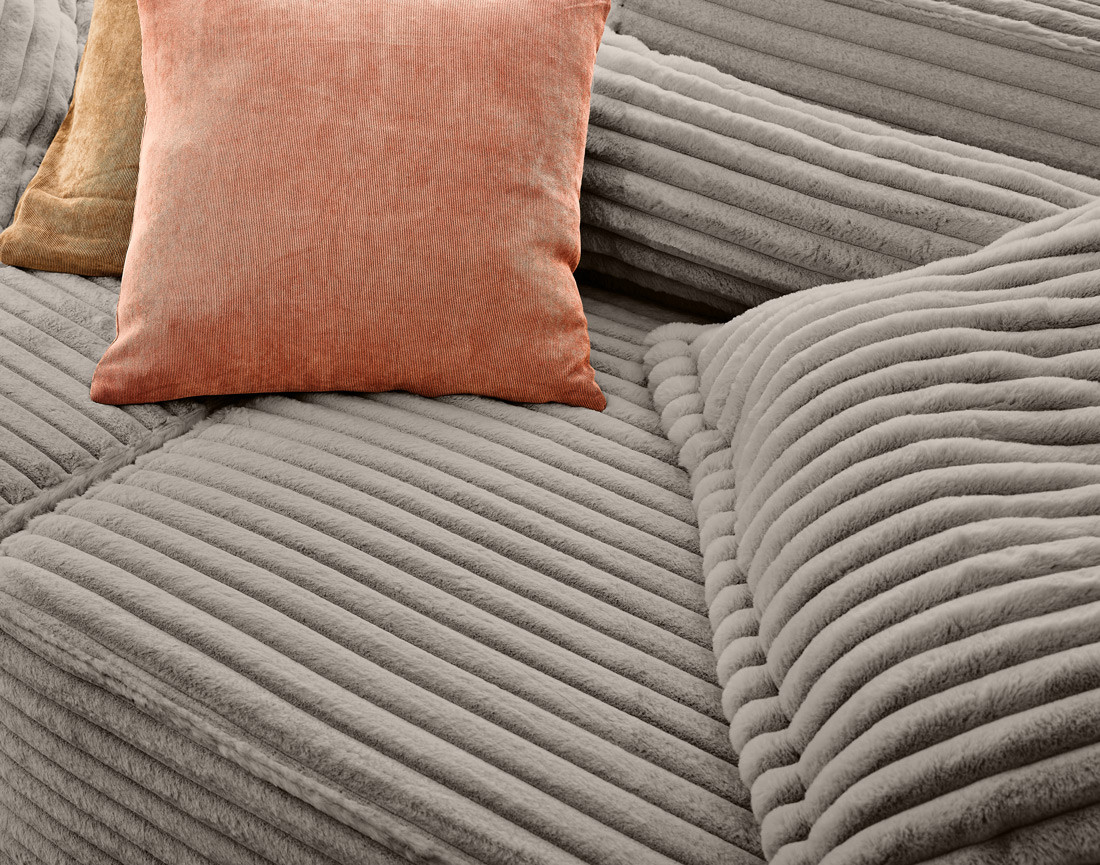 Canapé droit 3 places avec double méridienne en fausse fourrure côtelée Richie