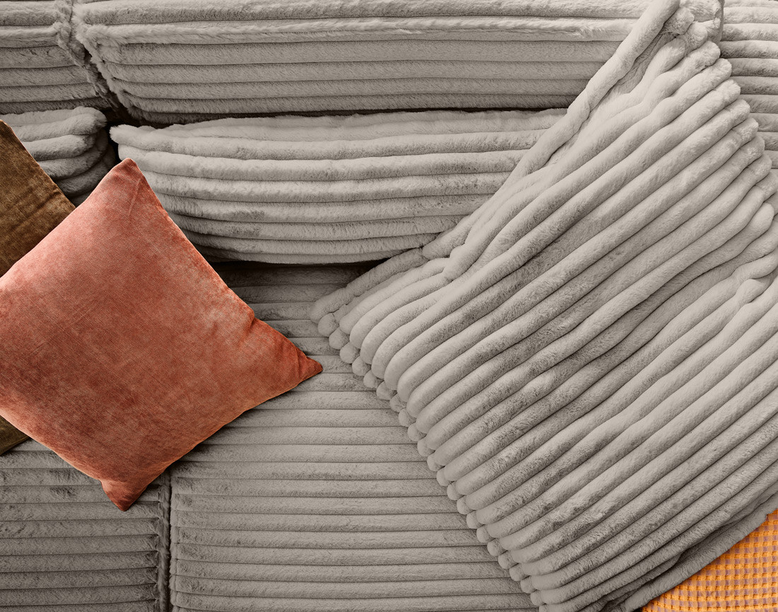 Canapé droit 3 places avec double méridienne en fausse fourrure côtelée Richie