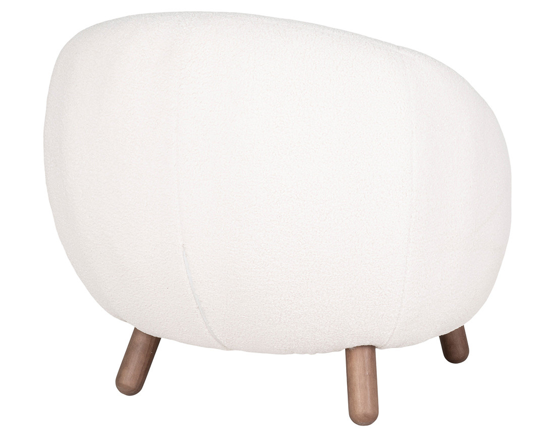 Fauteuil avec pieds en bois d'hévéa en tissu bouclette Nayeli