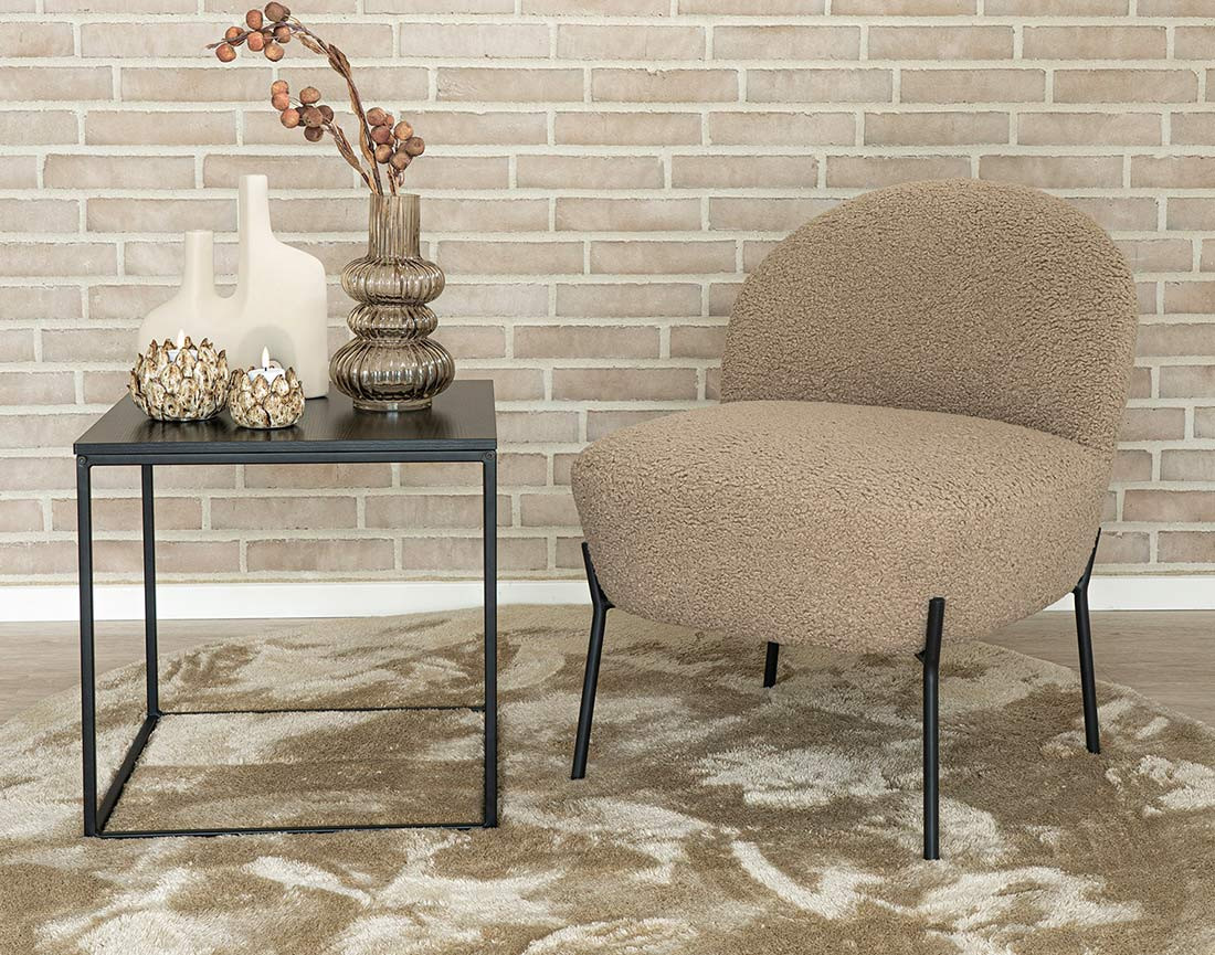 Fauteuil avec pieds en acier en tissu bouclette Renato