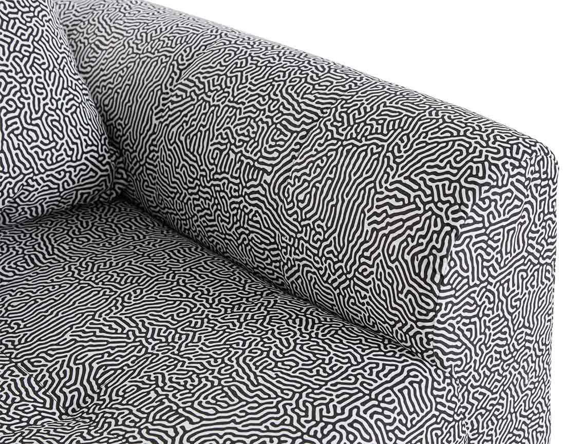 Fauteuil motif graphique en velours Rune