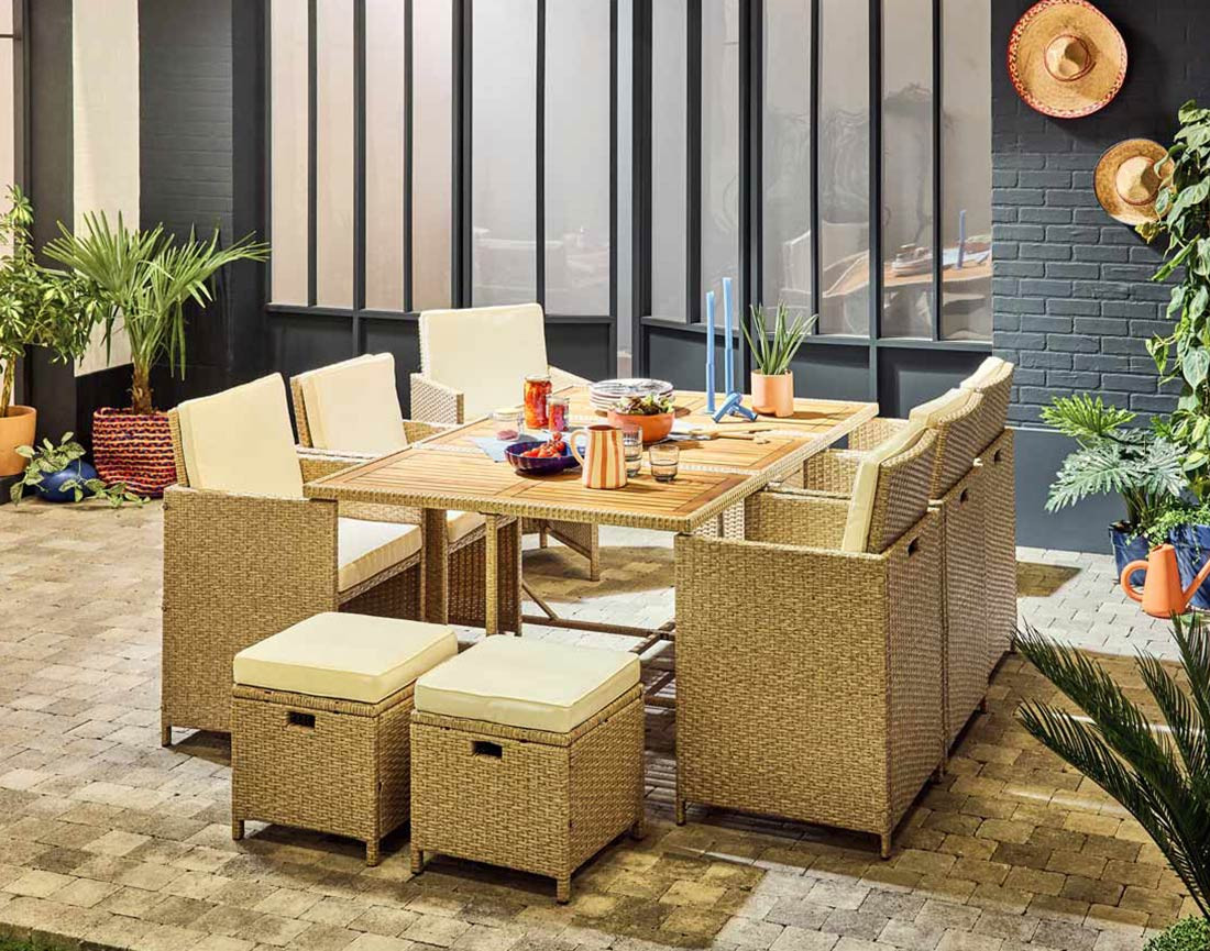 Salon de jardin encastrable en résine tressé beige 10 places coussins beige et housse de protection Cuba