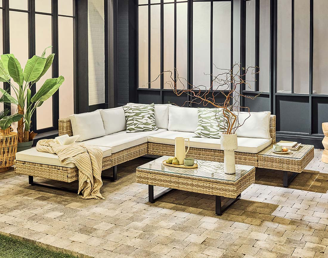 Salon de jardin d’angle en résine beige et grise 5 places coussins gris clair et table incluse Sashi