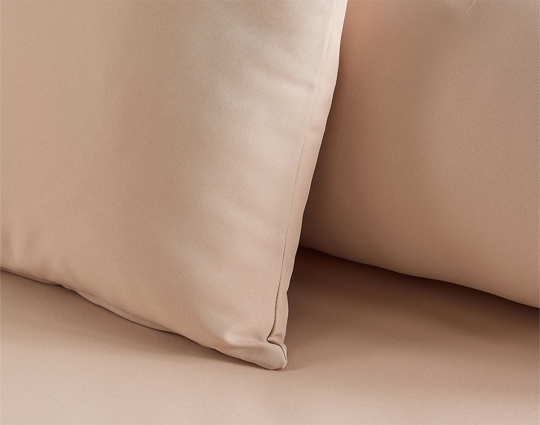 Salon de jardin d’angle en acier blanc 5 places coussins beige et table incluse Anoha