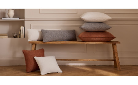                     Coussin déco et plaid au meilleur prix | Best Mobilier
                 